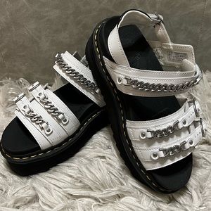 VOSS II CHAIN PATENT LEATHER PLATFORM SANDALS